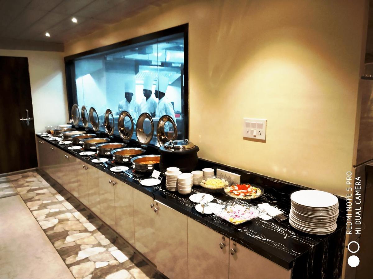Hotel Shivoy Grand Varanasi Exterior foto